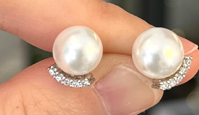 Classic Pearl earrings